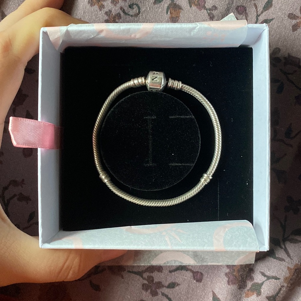 authentic pandora barrel clasp bracelet! 6.7, like new